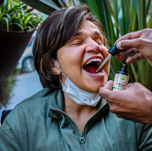 Claudia Rodrigues defende uso da cannabis contra esclerose: ‘Sou outra pessoa’