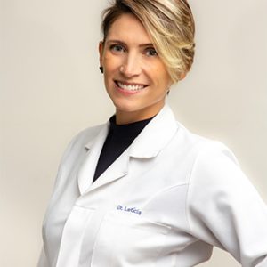Dra Letícia Mayer